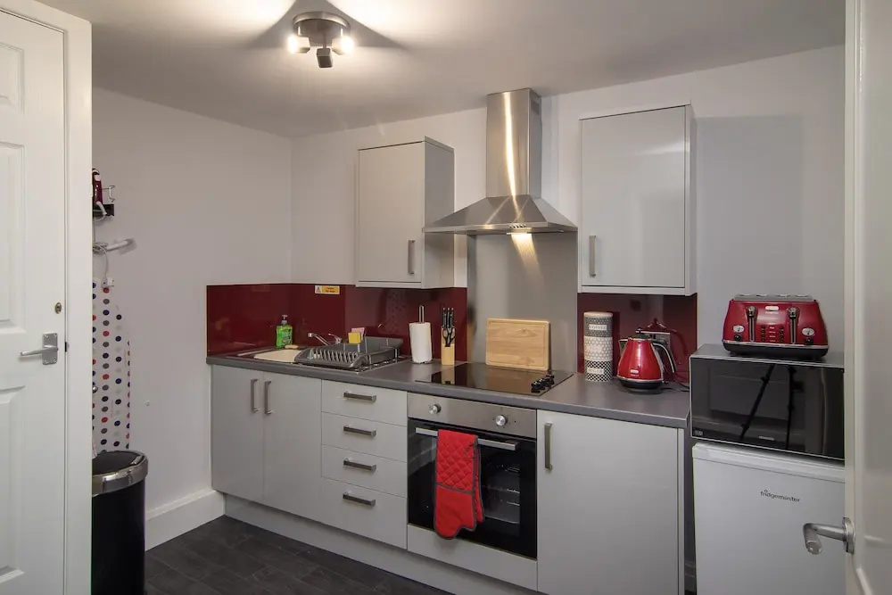 2 Bedrooms Sleeps 7 Near Top Blackpool Attractions