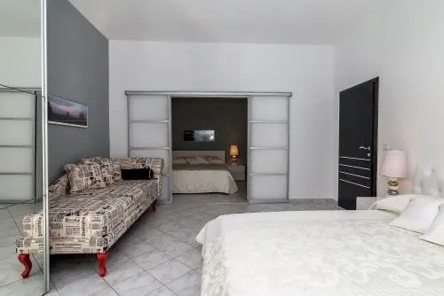 Holiday House Queens with Sea View