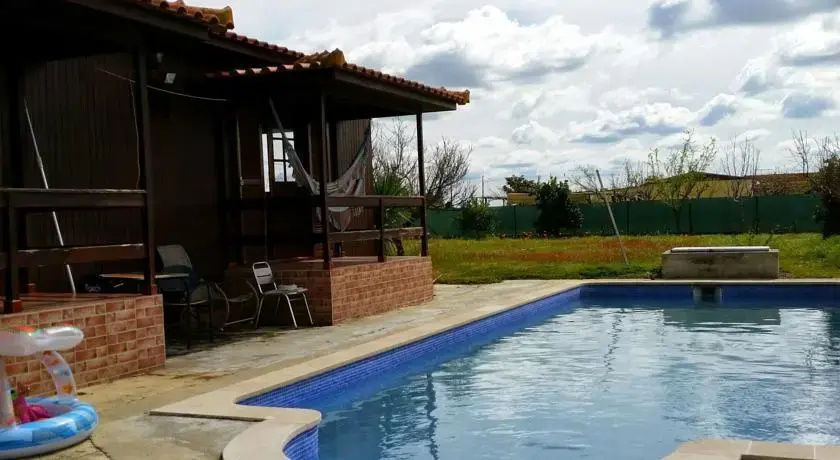 Wood house with swiming pool near Lisbon best beaches