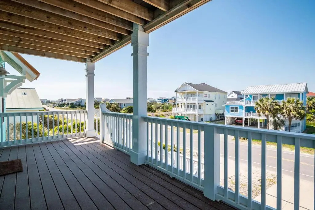 The Salty Dog by Oak Island Accommodations