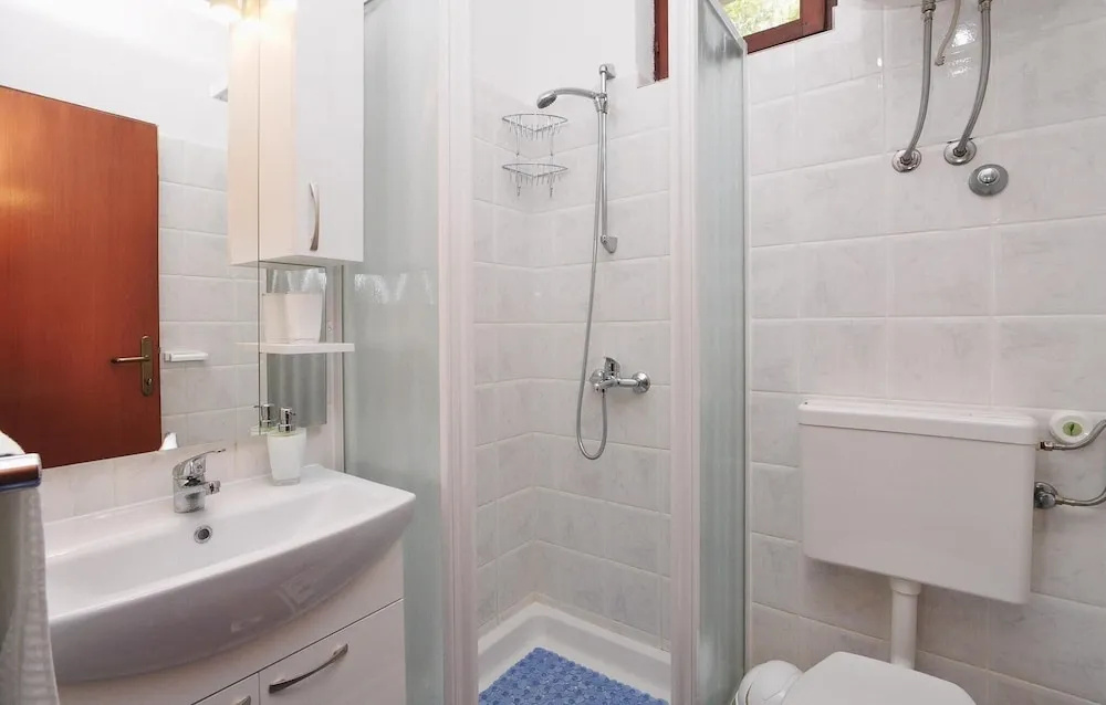 Awesome Home in Starigrad Paklenica With 1 Bedrooms
