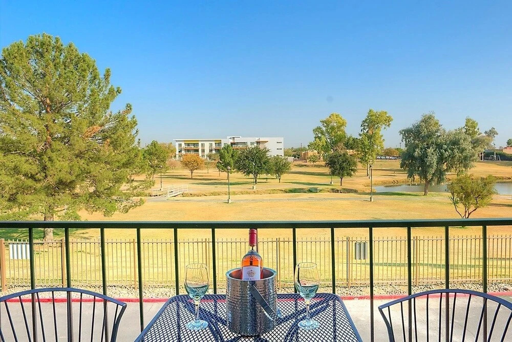 140 Fully Furnished Condo with WiFi by RedAwning