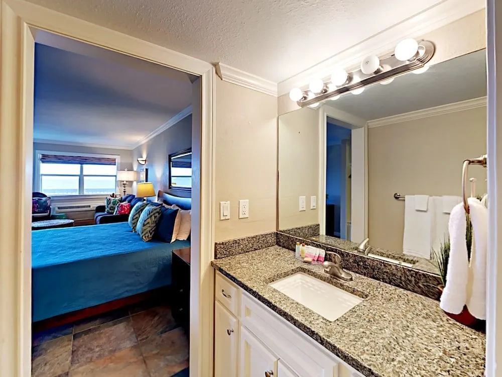 141 Sea Breeze 1 Bedroom 1 Bathroom Condo