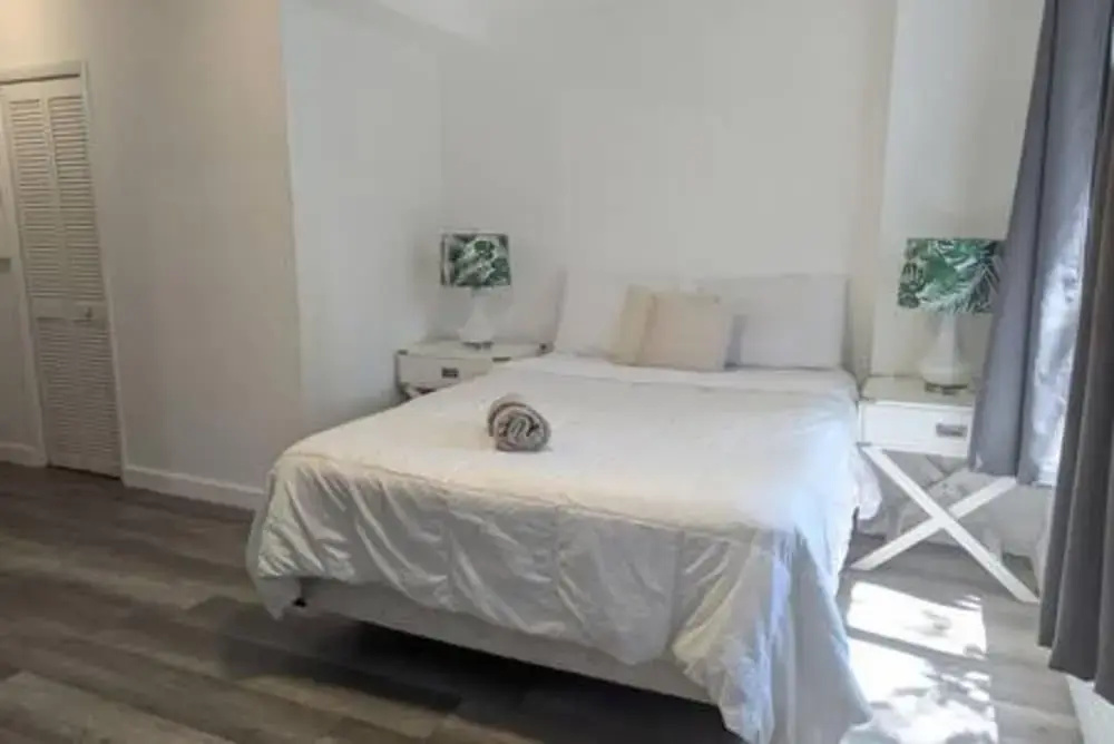 Pool Parking 2 Bedroom Retreat Sleeps 5