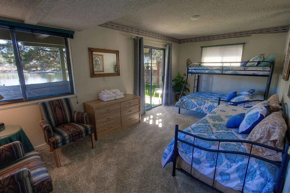 Evergreen Escape by Lake Tahoe Accommodations