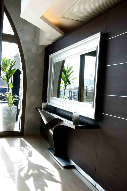 Avenue Suites