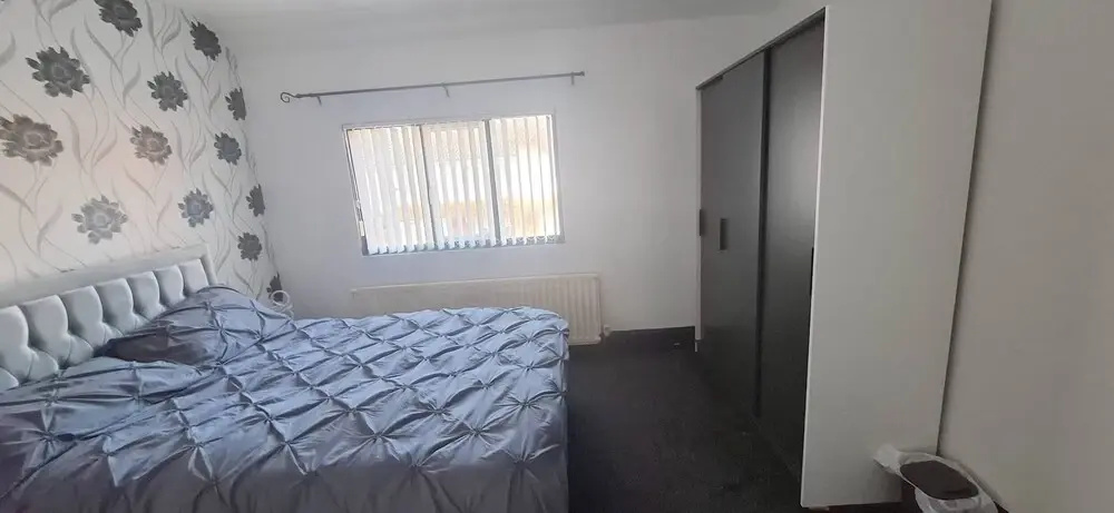 Spacious 3 Bed 2 Baths Free Wifi Central Location