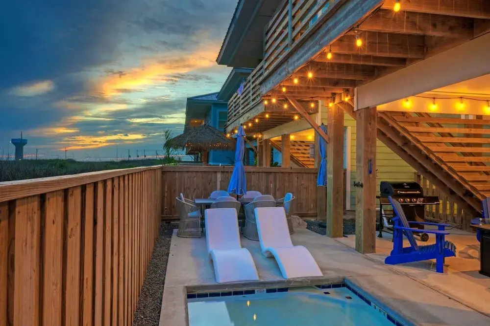 2 Homes, Sleeps 22 2 Private Pools, Firepit, Steps to Beach Boardwalk Access