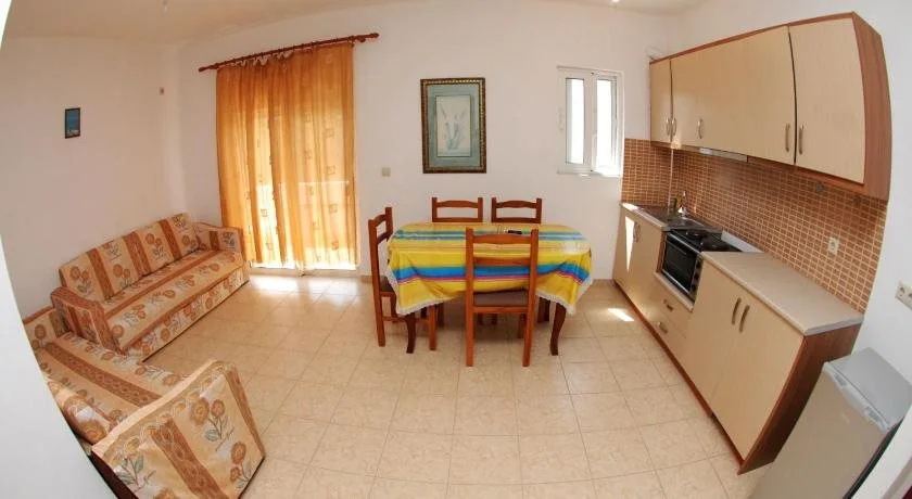 Hotel Eleana & Apartments