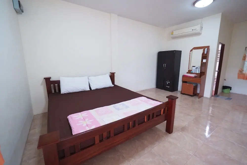 Arunroj Apartment