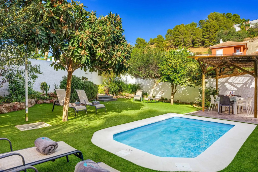 Villa Conchita By Seric,15´ walking to the beach