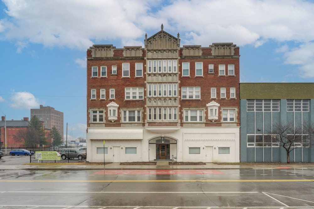 1 Mi to Comerica Park: Convenient Couples Retreat