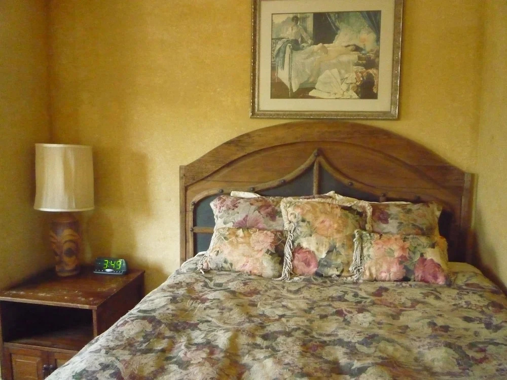 Woodland Hills Calabasas Guesthouses