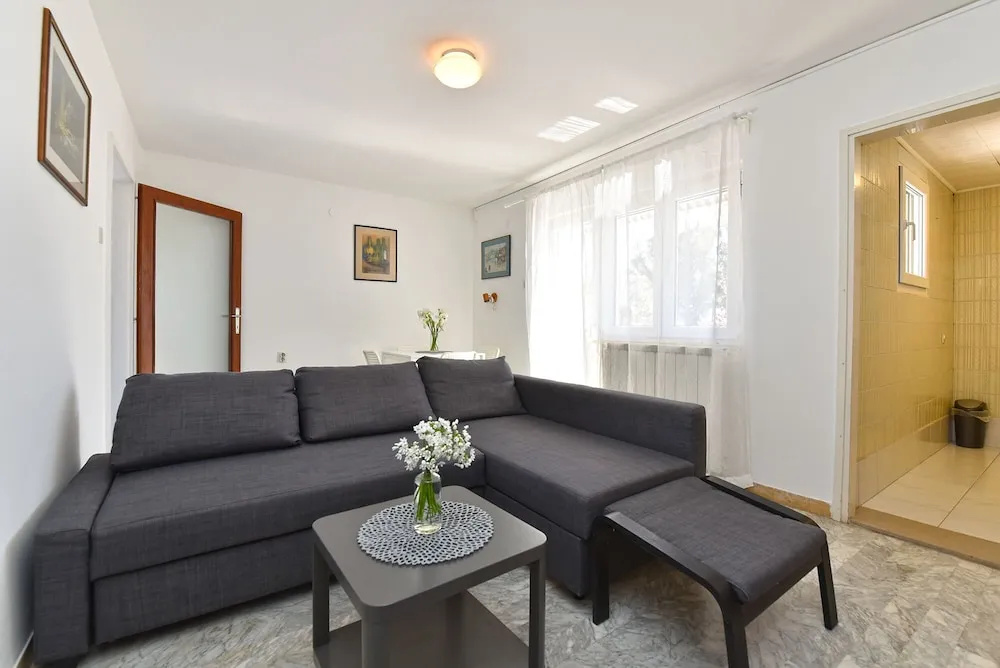 Apartment 1410