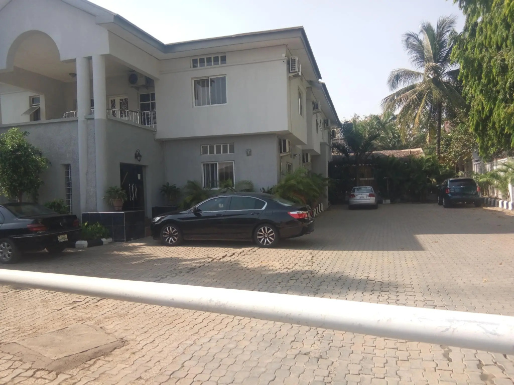 Bjorne Classic Suites