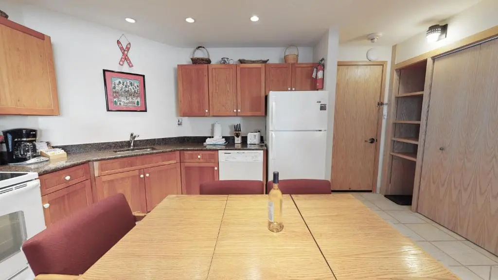 Laurelwood Condominiums Studio Premier Unit 408