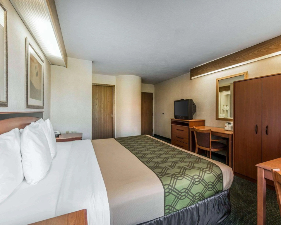 Econo Lodge North Academy