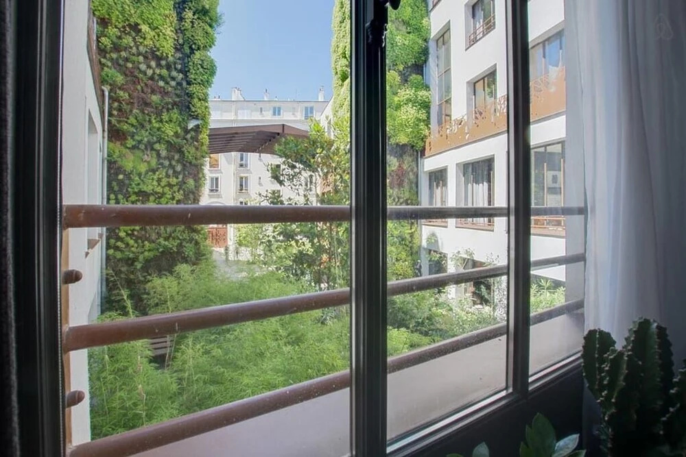 Modern Industrial 80m2 Apartment Near Bastille