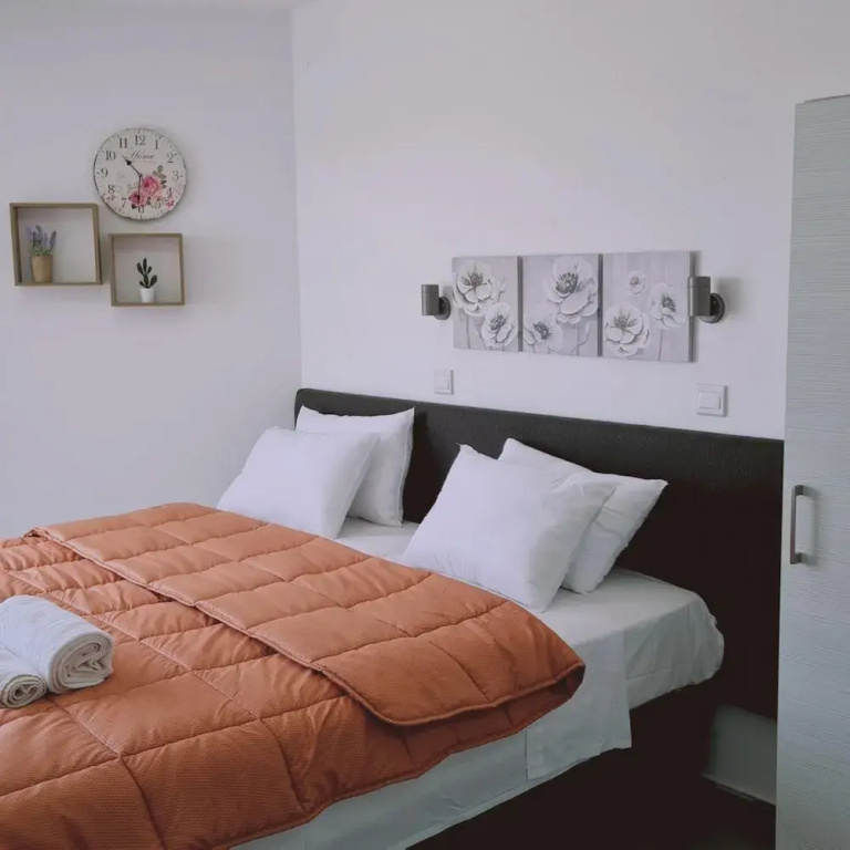 100 AN - Napa Living 36