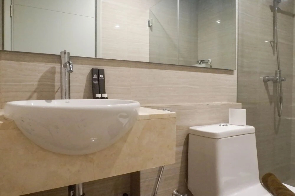 Luxurious Studio Apartment At La Riz Supermall Mansion