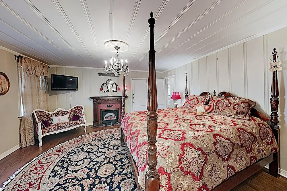 Elegant Updated W/ Pond On 20 Acres 4 Bedroom Home