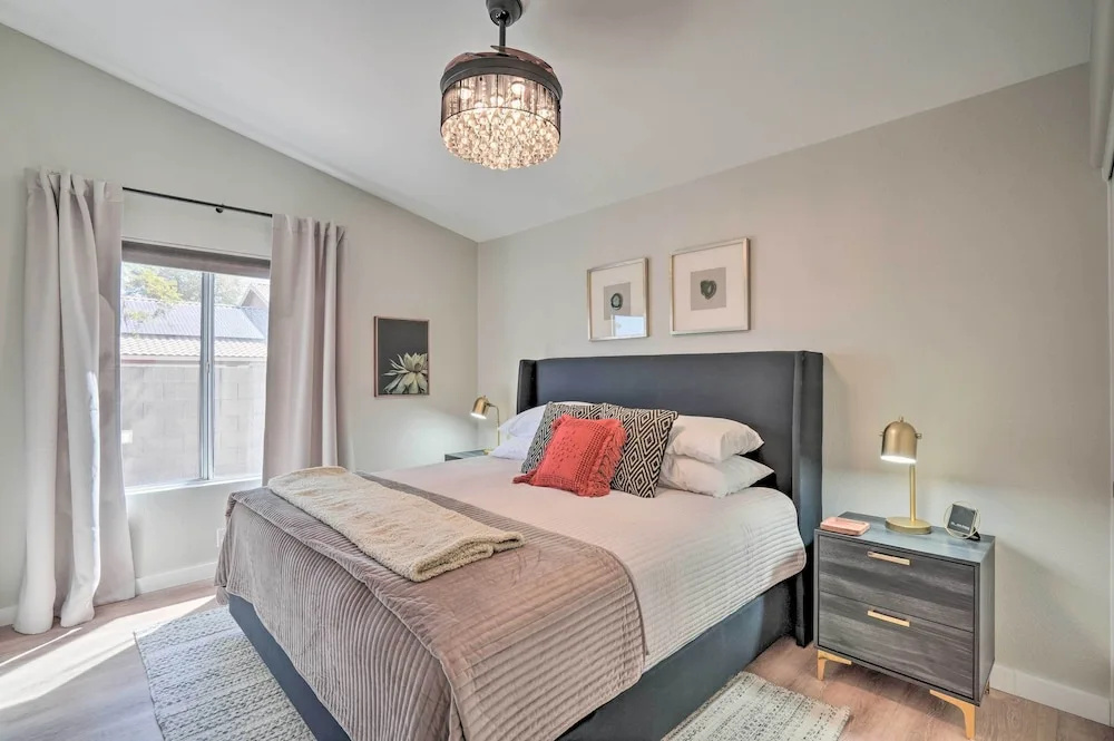 Pool, Putting Green & Furnished Patio: Phoenix Gem