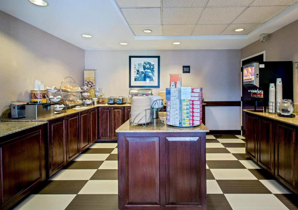 Hampton Inn West Springfield