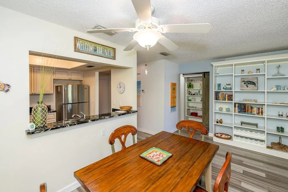 Seawinds 79 - Renovated 2 Bedroom Flat Upstairs Unit Lovely Lagoon View