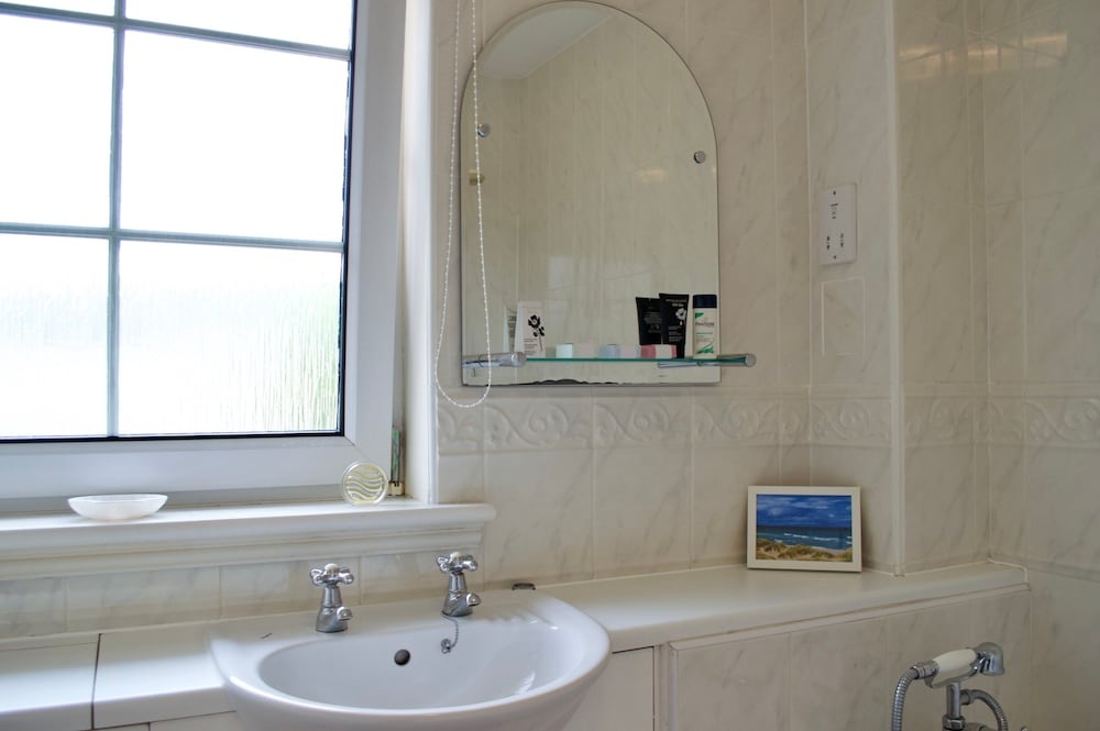 Bright 1 Bedroom Apartment In Edinburgh
