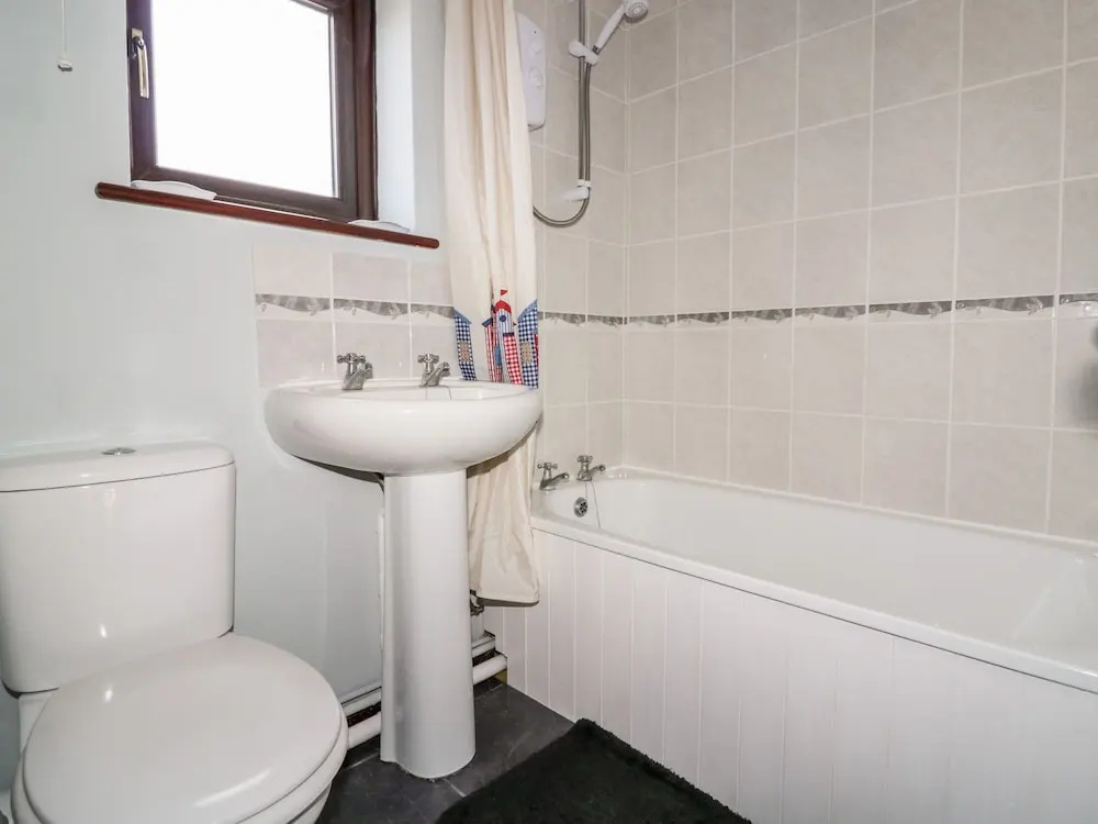 2 Waxham Court