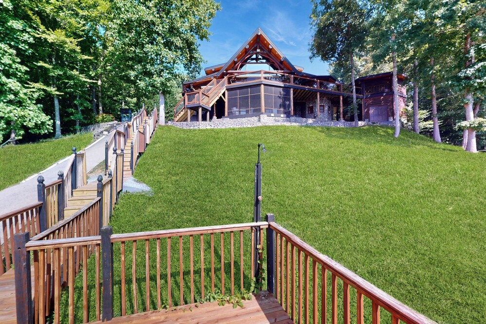 Hot Tub + Dock! Waterfront Norris Lake Log Home
