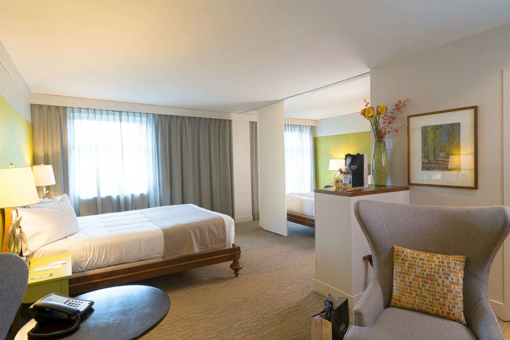 Hotel Champlain