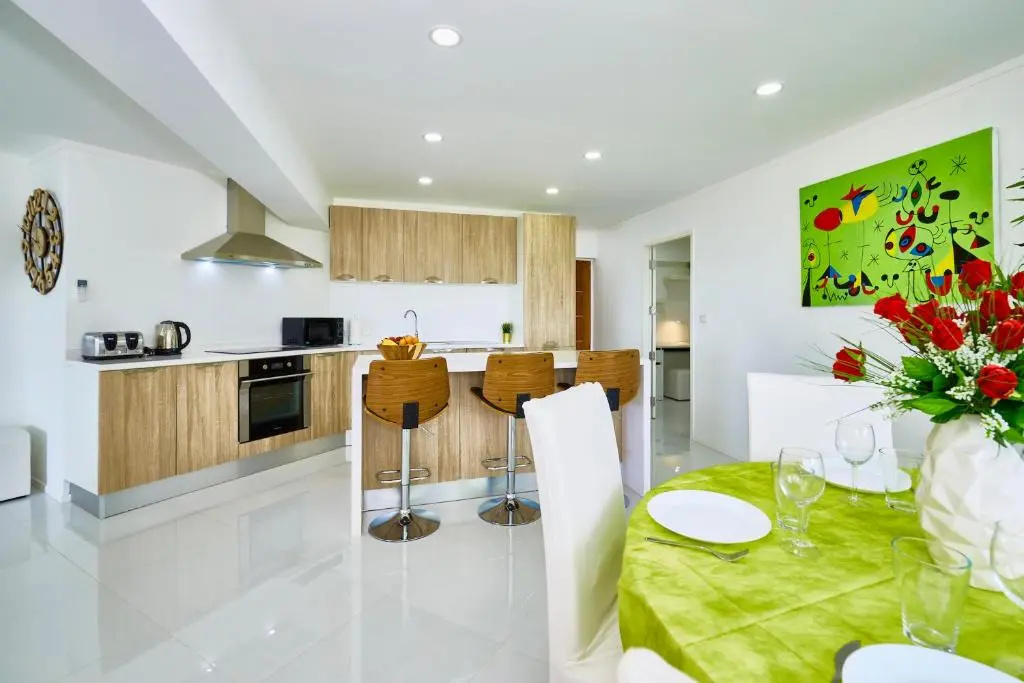 LUXURIOUS APARTMENT at VILLA NAVIN, 30's JOMTIEN BEACH