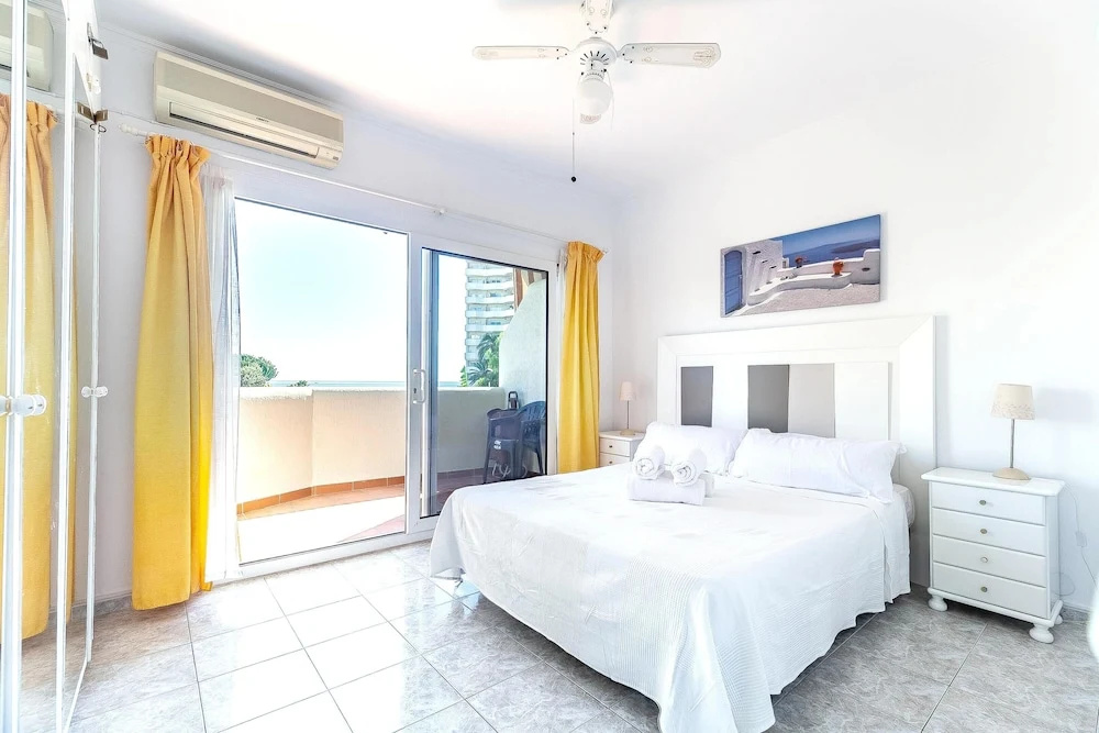 Apartment with One Bedroom in Benalmádena, with Wonderful Sea View, Pool Access, Enclosed Garden - 50 M From the Beach