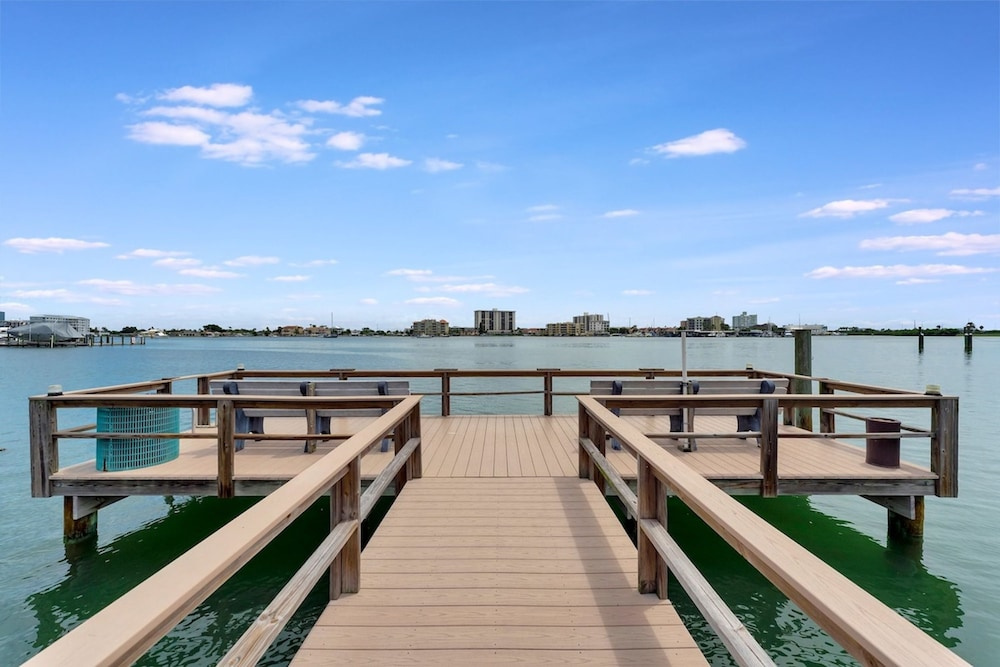 Luxury Waterside Suite 2mins 2 Beach Heated Pool