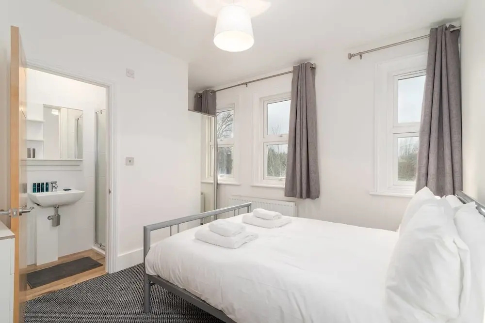 Modern 2 Bed, for 4 Guests in Golders Green!