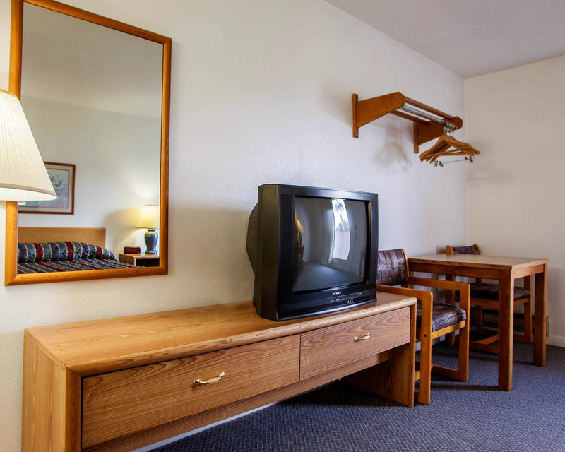 Econo Lodge West Liberty