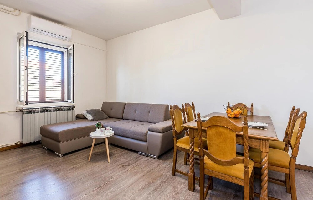 Amazing Apartment in Sibenik-brodarica With Wifi and 2 Bedrooms