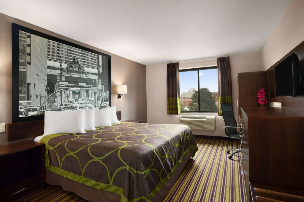 Super 8 By Wyndham Bronx