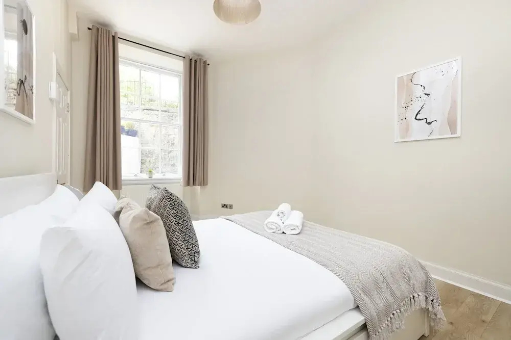 JOIVY Chic Flat Near Stockbridge Market W/ Patio