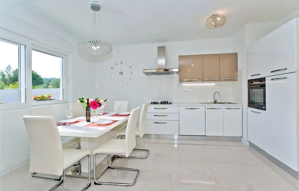 3 Bedroom Stunning Home In Bogomolje