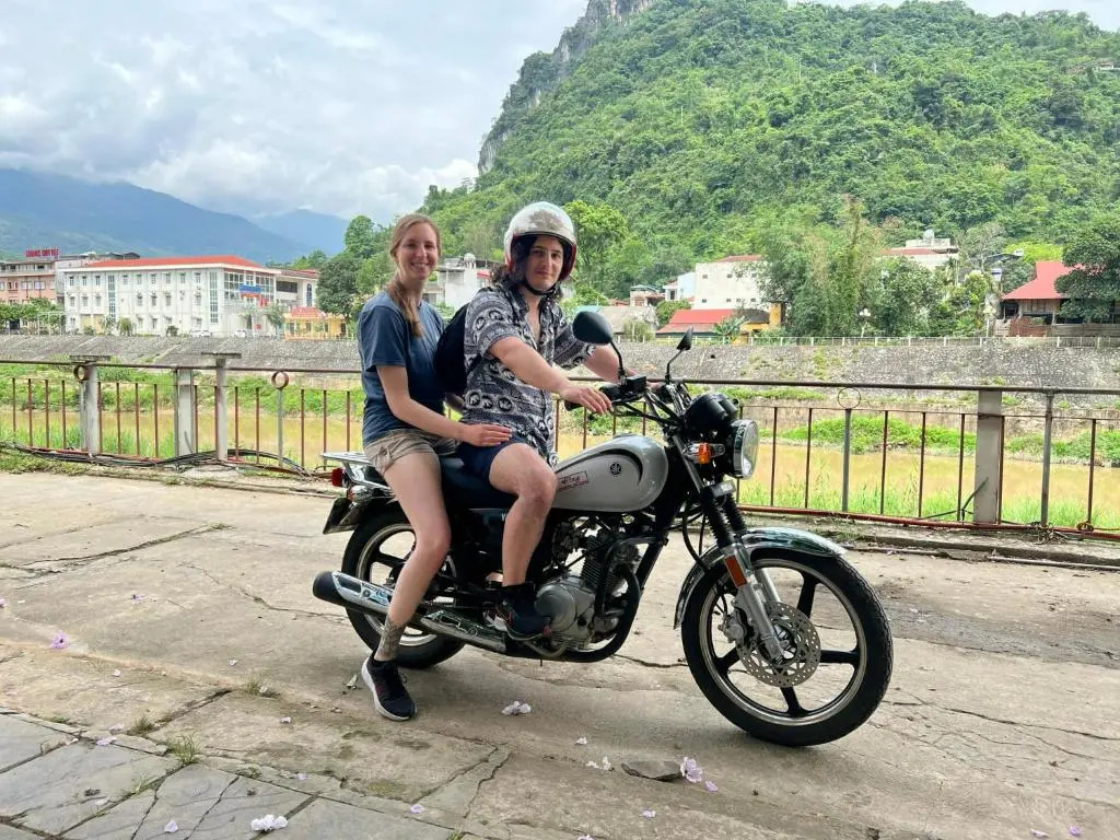 Bong Hostel Ha Giang loop
