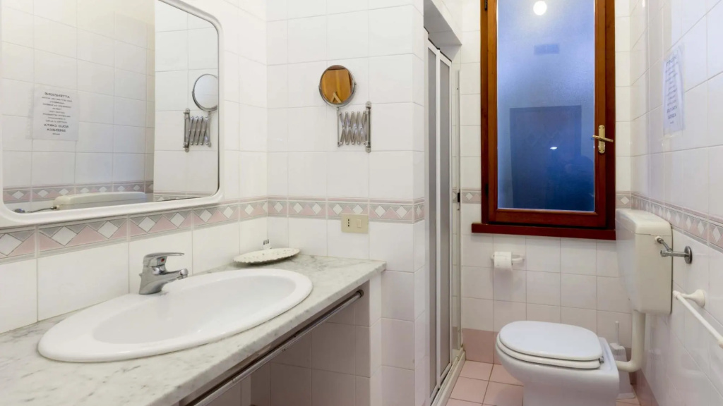 Spacious and tastefully furnished apartment very close to the sandy beach in Marina di Campo.-IL GABBIANO PIANO TERRA