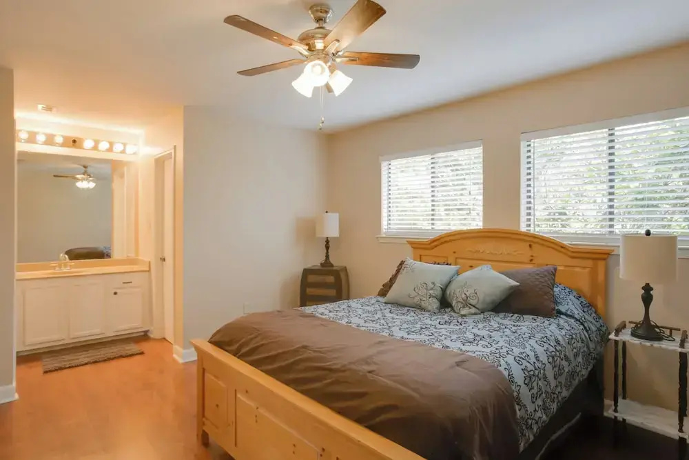 Baton Rouge Townhome w/ Pool Access - 7 Mi to Lsu!