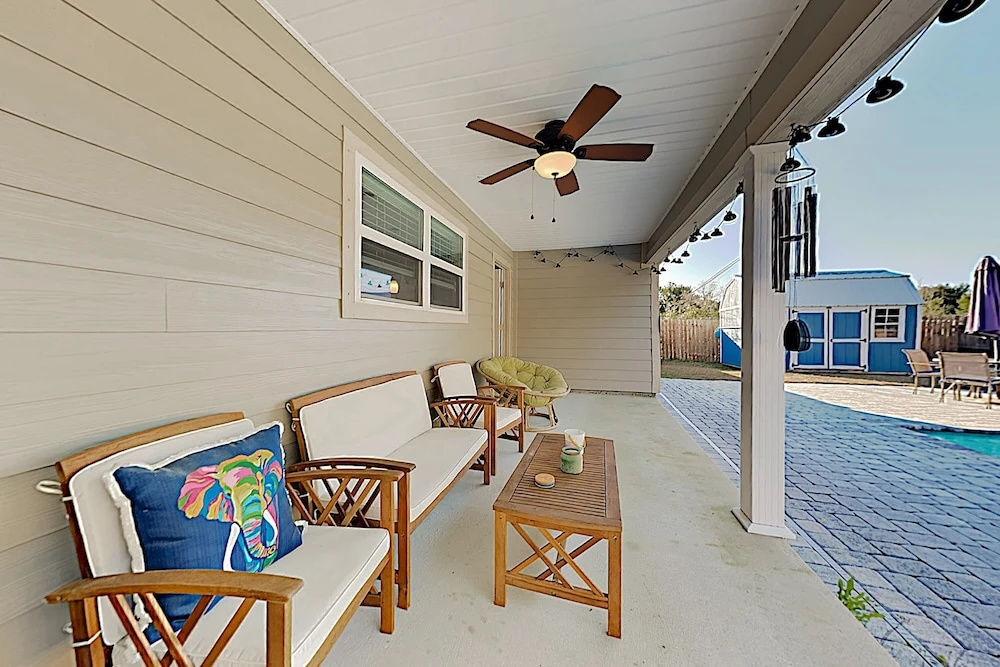 New Listing! Custom : Private Pool, Near Beach 4 Bedroom Home