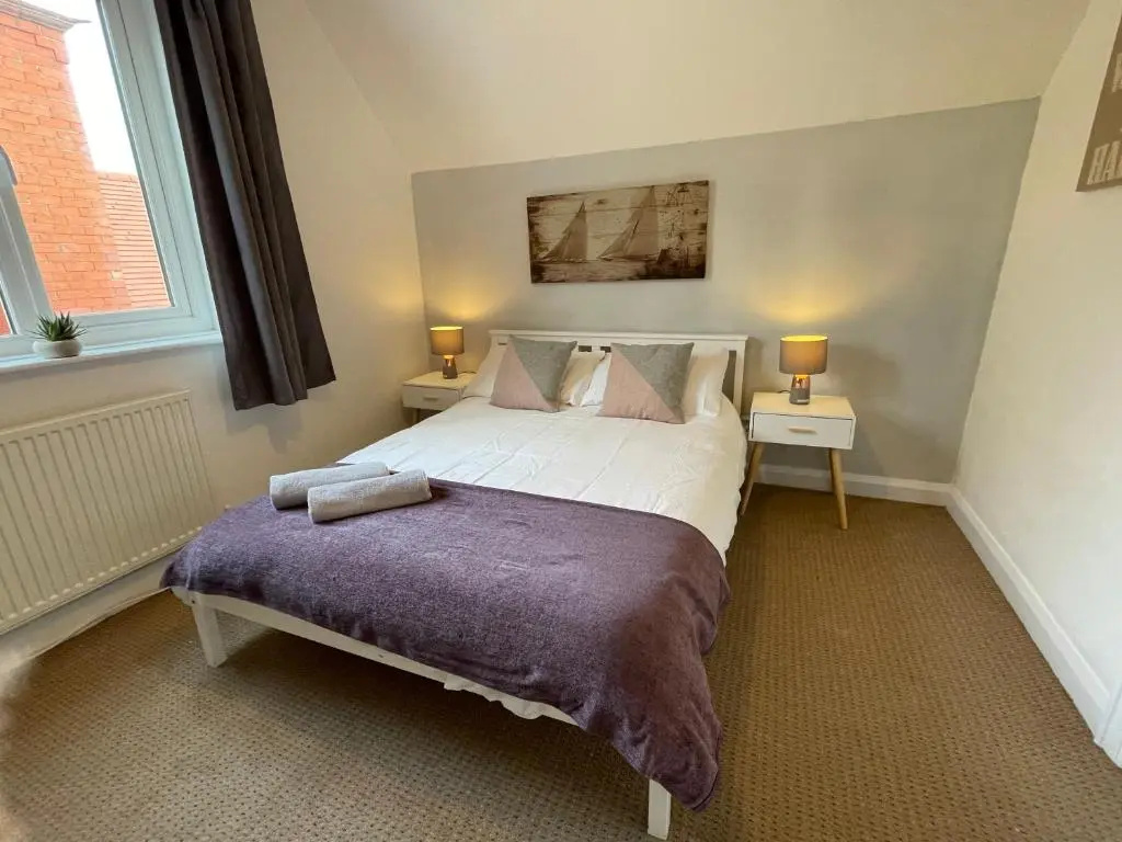 Large 5 Bed House in Scarborough near the beach, Large Garden & HOT TUB