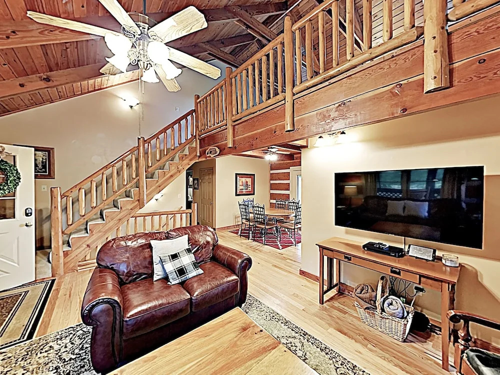 New Listing! Luxe Near Great Smoky Mountains 4 Bedroom Home