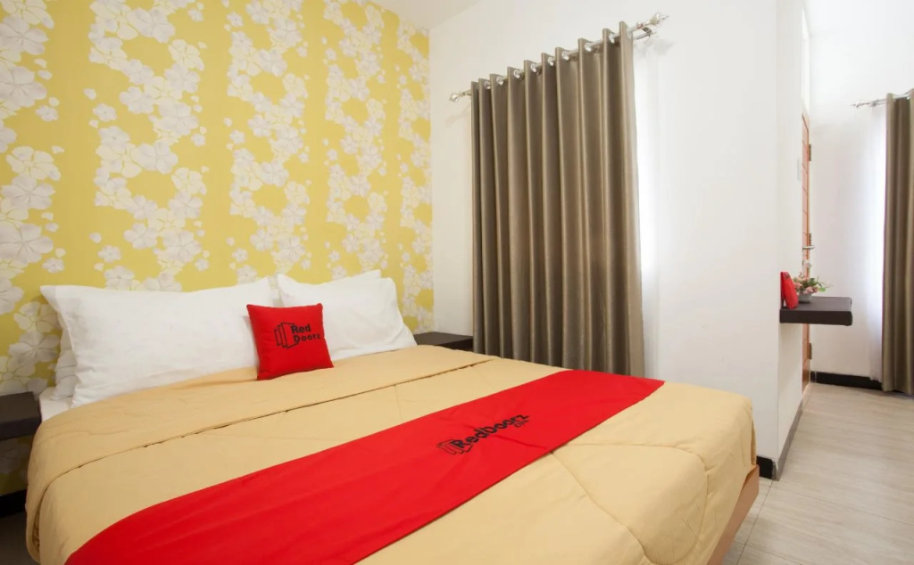 RedDoorz near Dino Park