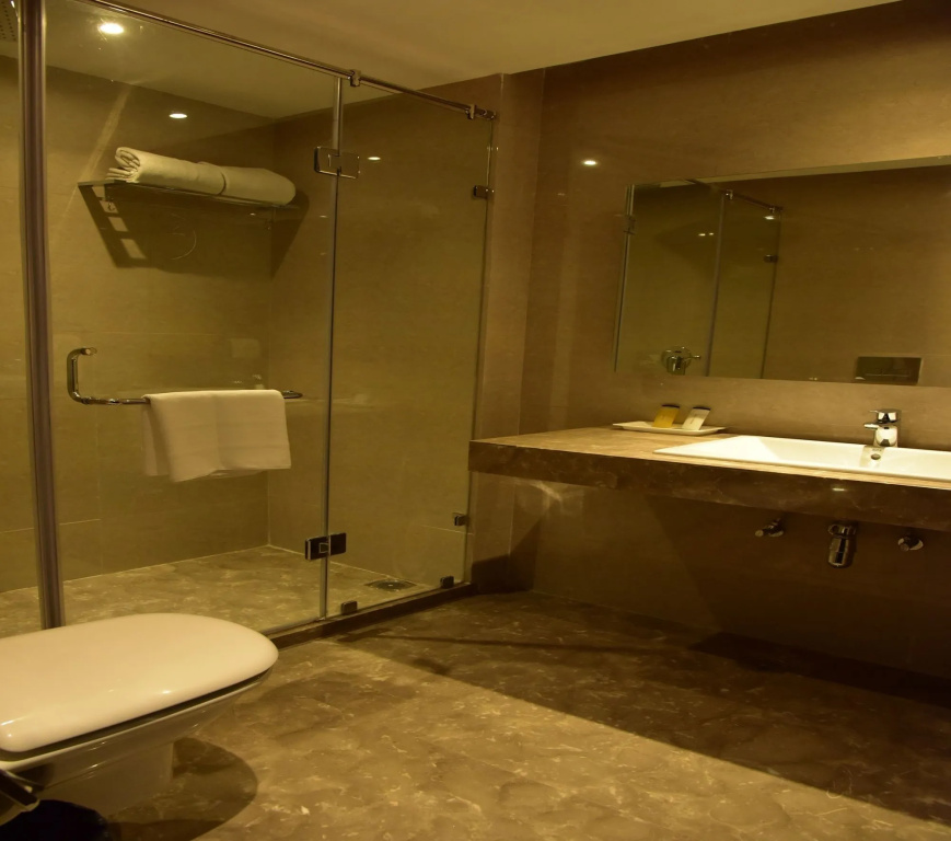 Marigold Sarovar Portico Shimla with Heated pool and AC Rooms-A Resort cottage and SPA