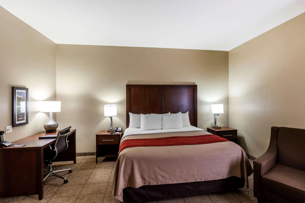 Comfort Inn & Suites Near University of Wyoming